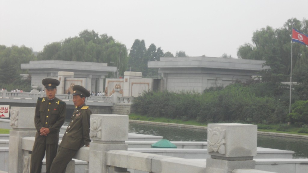 Does north korea share a border with china?